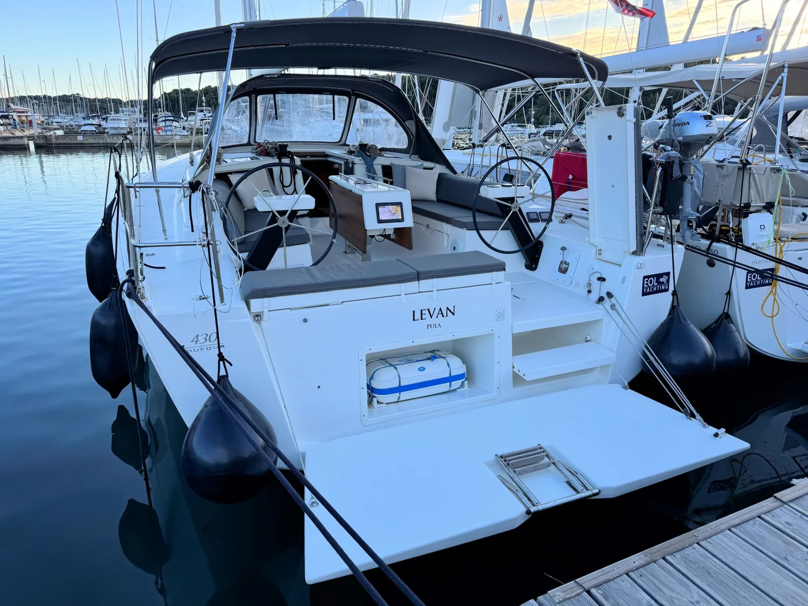 Yacht DUFOUR 430 Grand Large - Levan - Foto 1