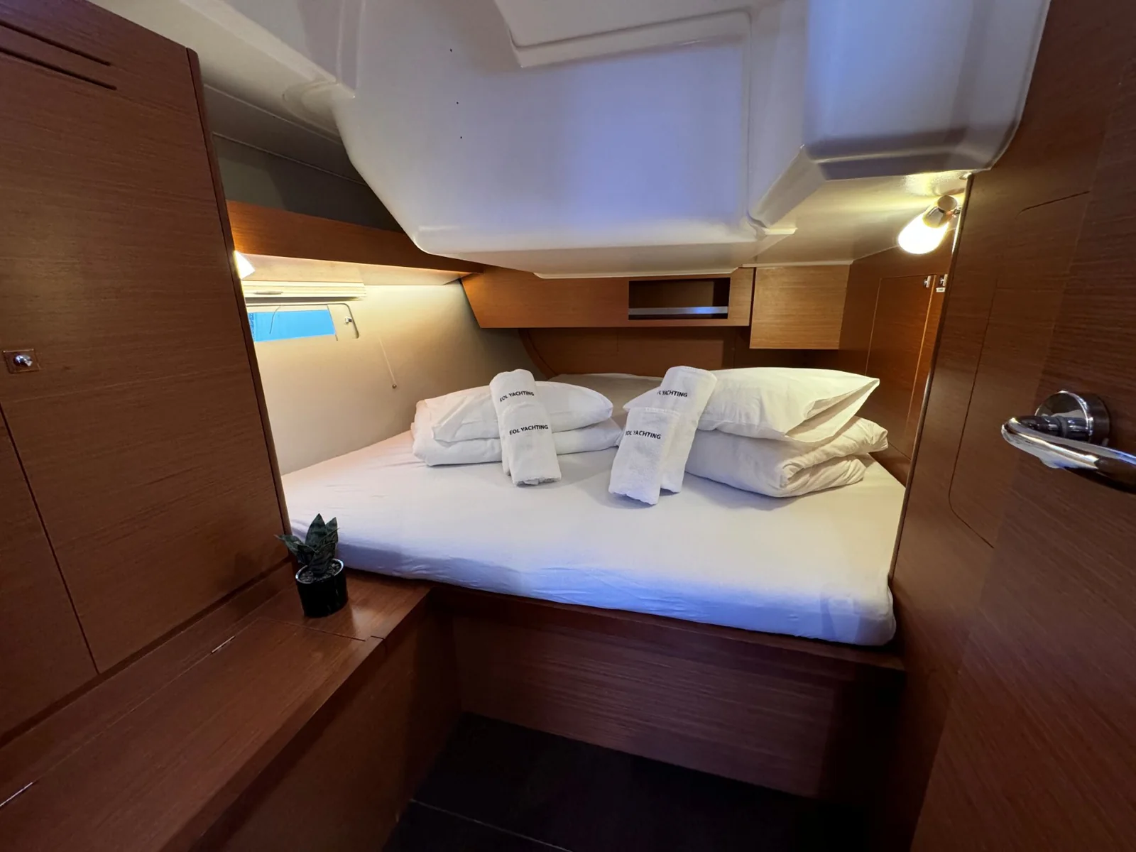 Yacht DUFOUR 430 Grand Large - Levan - Foto 1