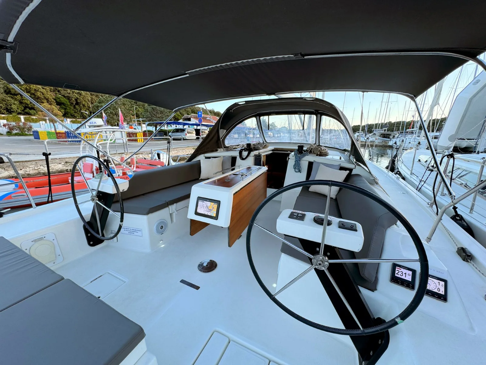 Yacht DUFOUR 430 Grand Large - Levan - Foto 1