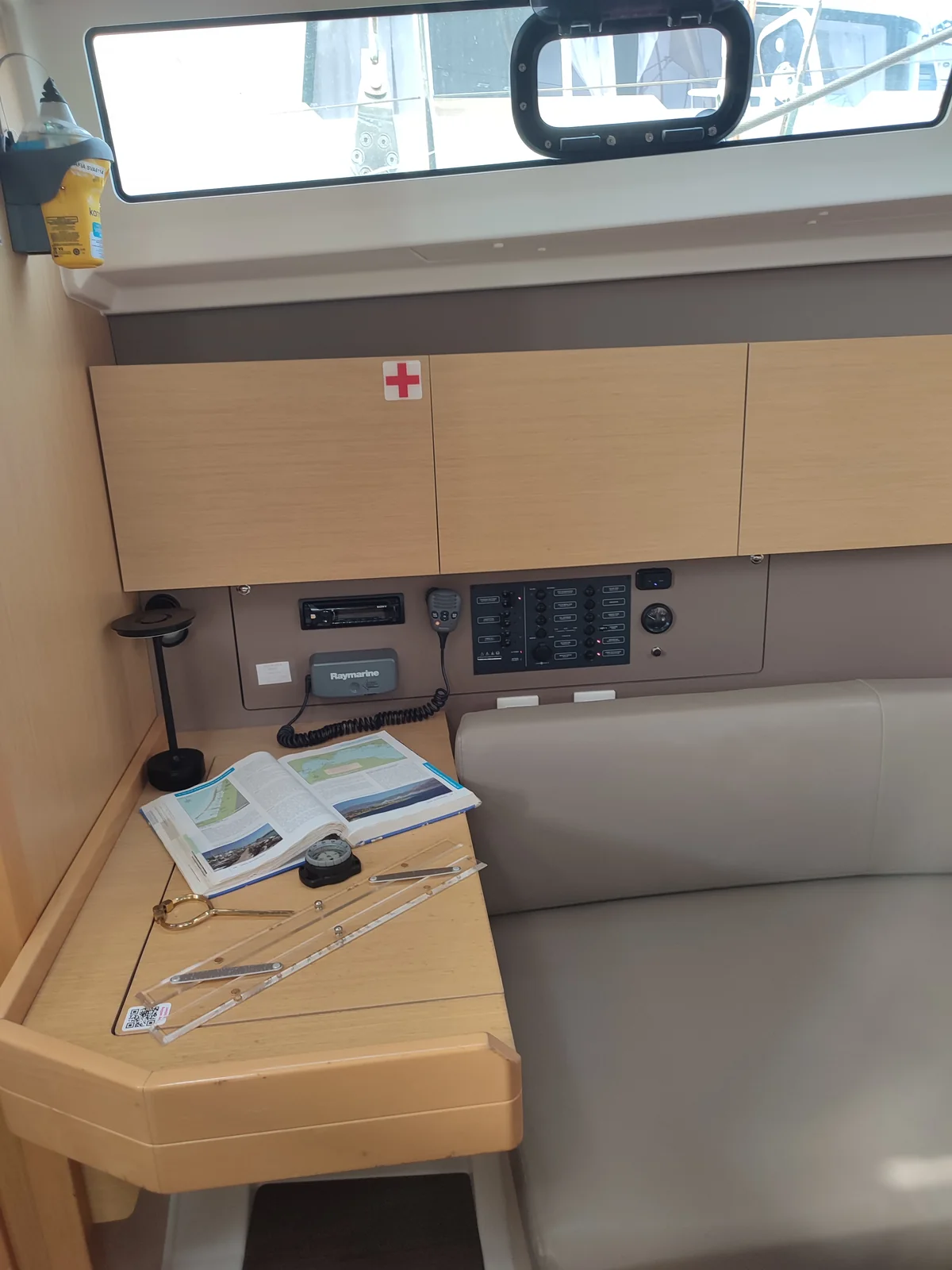 Yacht BENETEAU Oceanis 38 - Zografia - Foto 11
