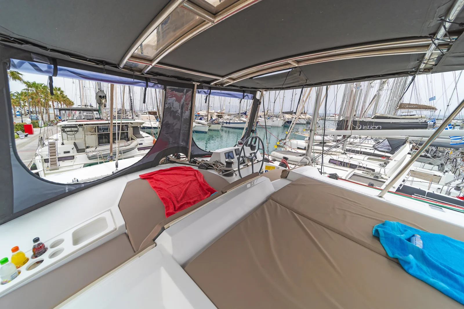 Yacht CATANA Bali 4.1 - Crystal Waters - Foto 1