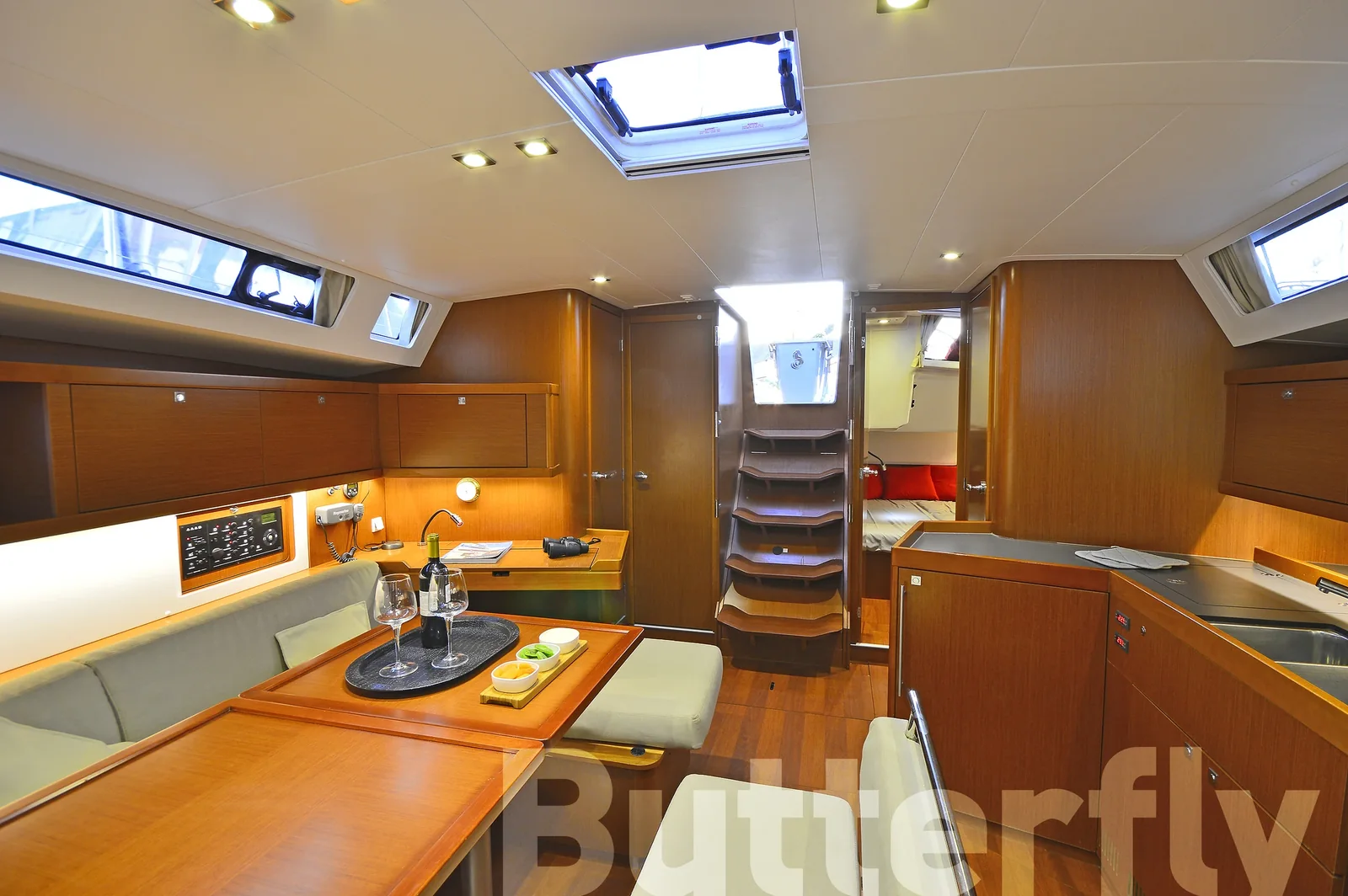 Yacht BENETEAU Oceanis 45 - Butterfly
