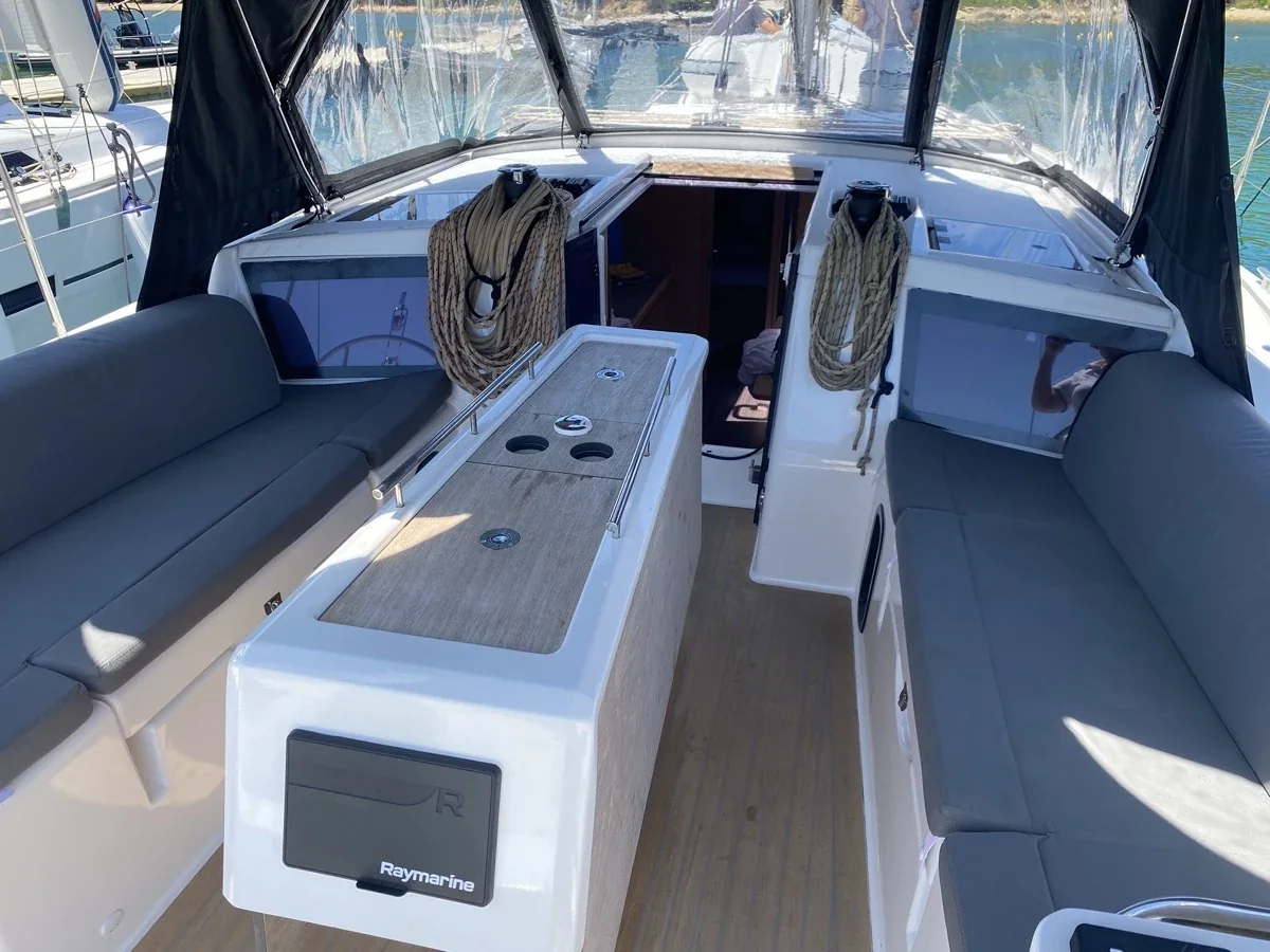 Yacht DUFOUR 390 Grand Large - Musica - Foto 1
