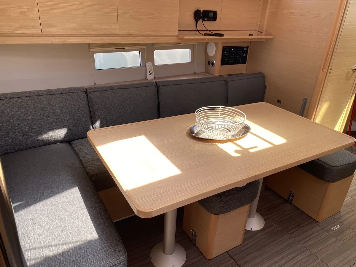 Yacht DUFOUR 390 Grand Large - Musica - Foto 1