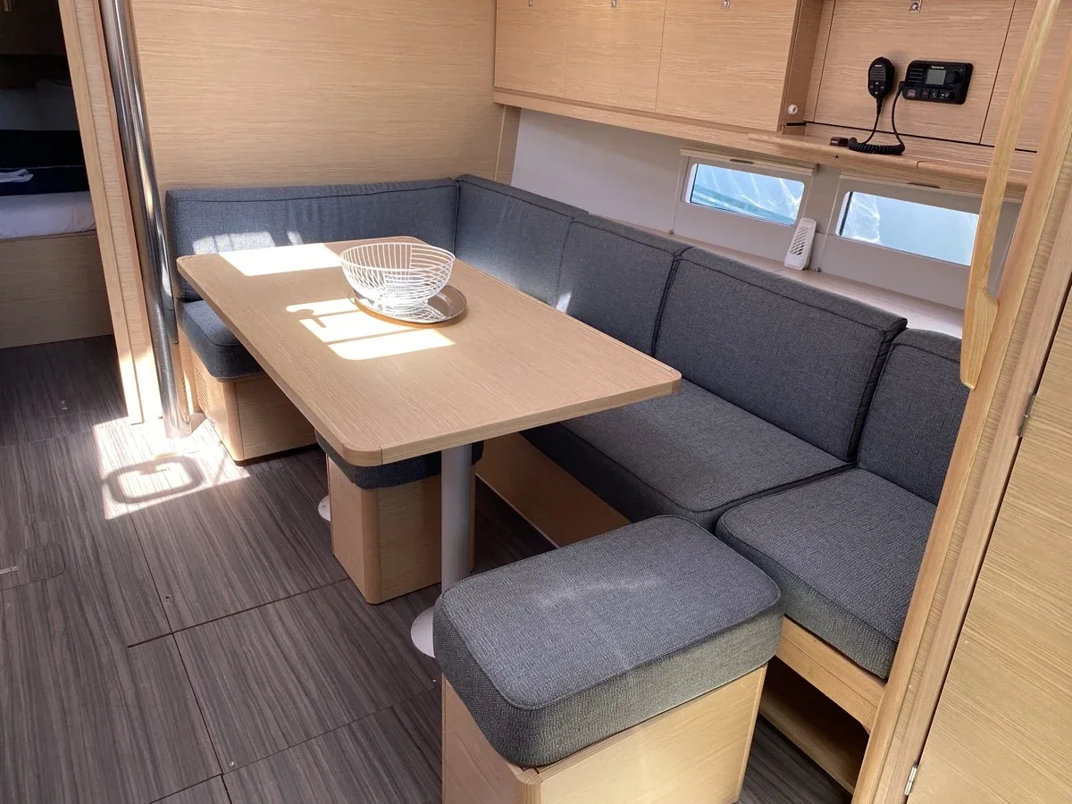 Yacht DUFOUR 390 Grand Large - Musica - Foto 1