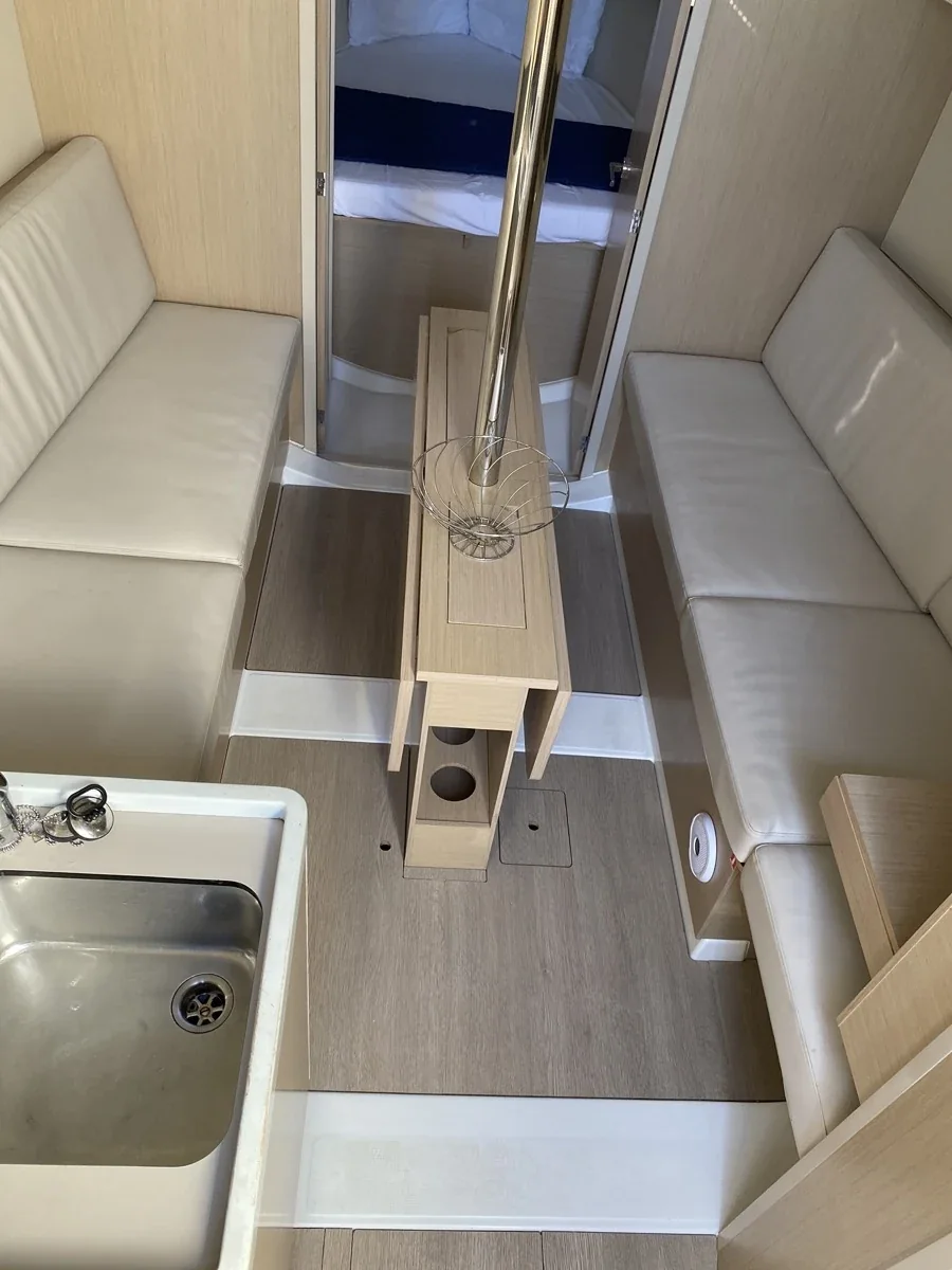 Yacht BENETEAU Oceanis 30.1 - Carina - Foto 1