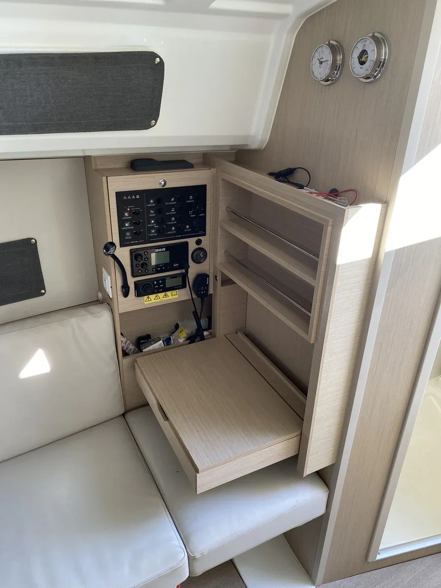 Yacht BENETEAU Oceanis 30.1 - Carina - Foto 1