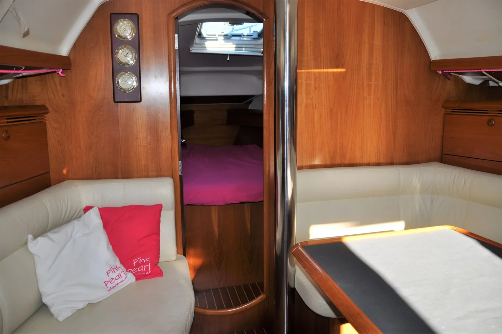 Yacht JEANNEAU Sun Odyssey 37 - Pink Pearl