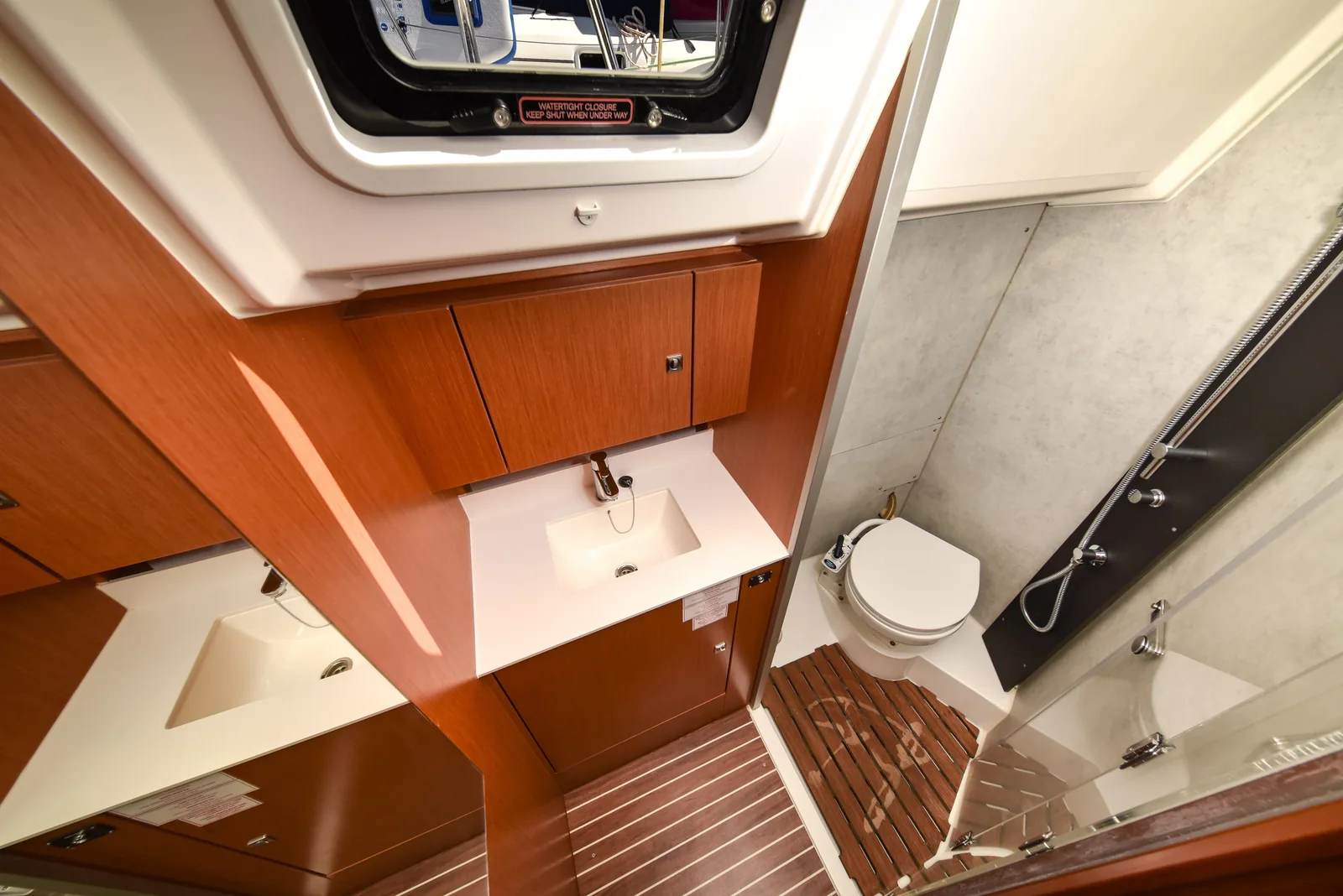 Yacht BAVARIA C42 - Bella
