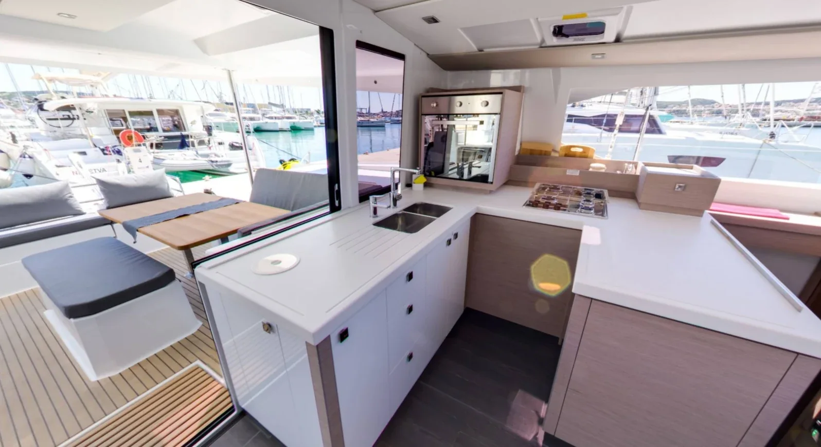 Yacht FOUNTAINE PAJOT Astrea 42 - Magic Summer