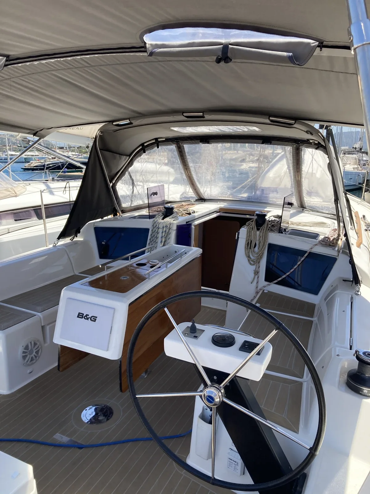 Yacht DUFOUR 390 Grand Large - Pixie - Foto 1