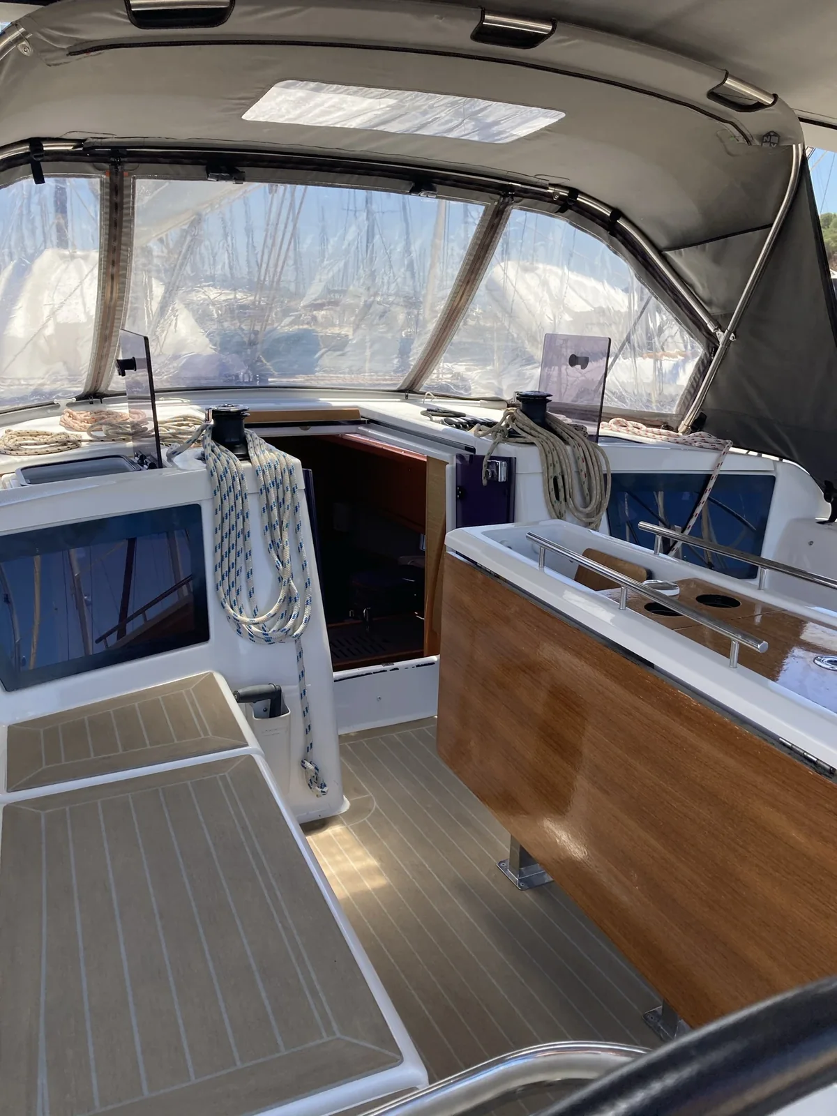 Yacht DUFOUR 390 Grand Large - Pixie - Foto 1