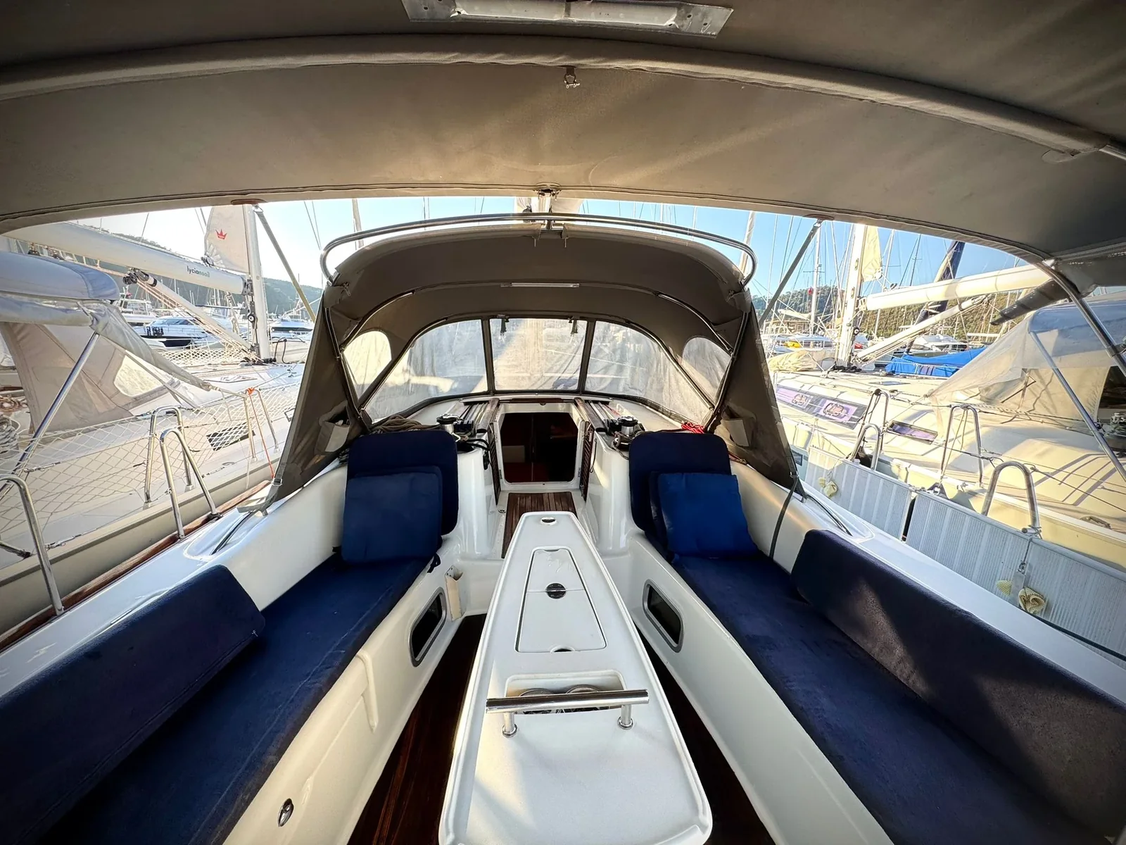 Yacht BENETEAU Oceanis 46 - Viento - Foto 1