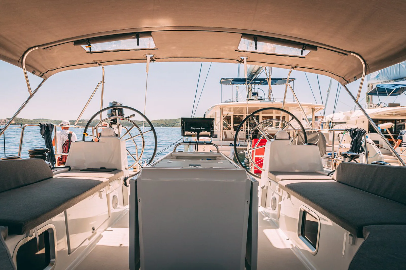 Yacht JEANNEAU 54 - El Yelmo - Foto 1