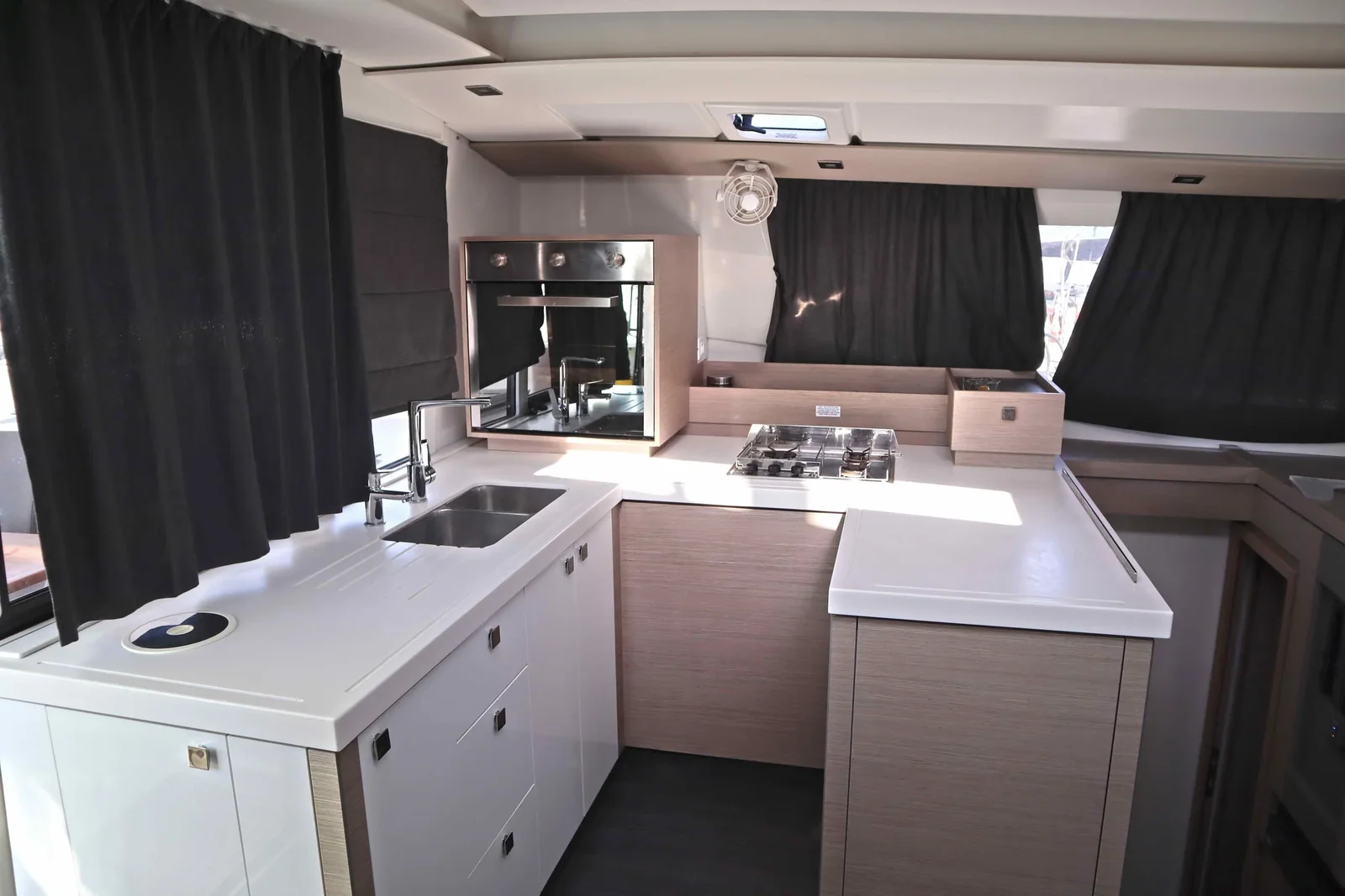 Yacht FOUNTAINE PAJOT Astrea 42 - Hannah III - Foto 1