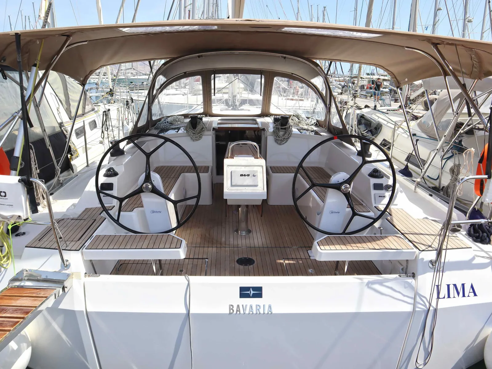 Yacht BAVARIA C42 - Lima