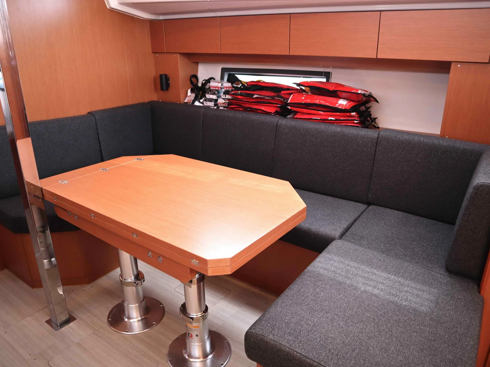 Yacht BAVARIA C42 - Lima - Foto 1