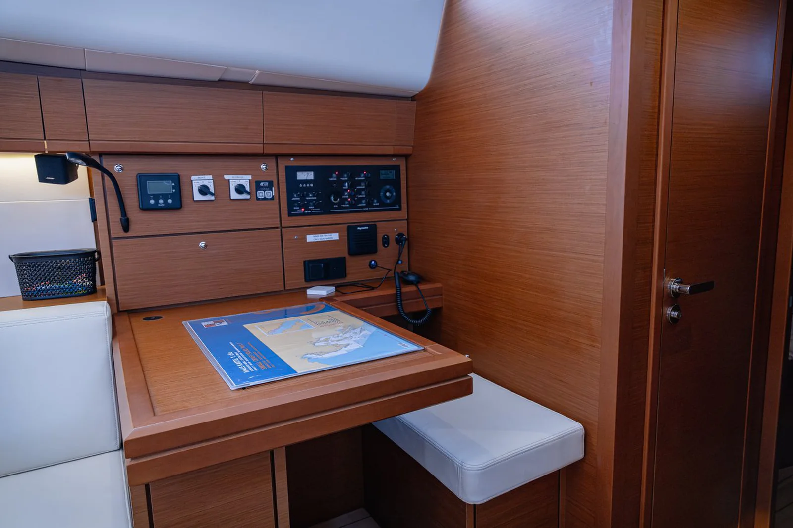 Yacht JEANNEAU 54 - El Yelmo - Foto 1