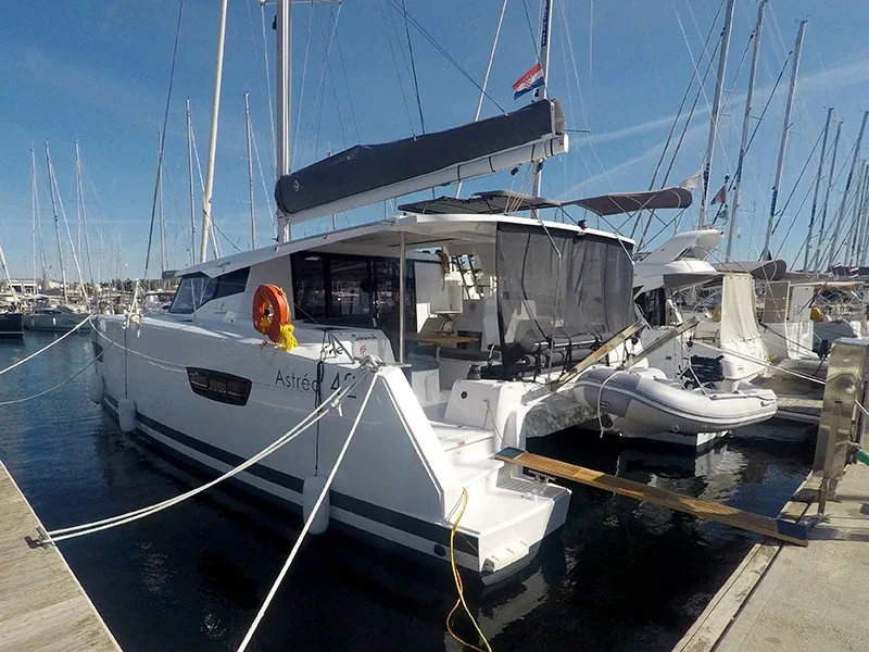 Yacht FOUNTAINE PAJOT Astrea 42 - Imagine - Foto 1