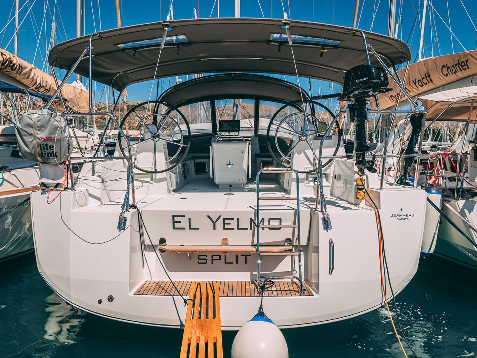 Yacht JEANNEAU 54 - El Yelmo - Foto 1