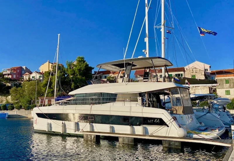 Yacht FOUNTAINE PAJOT MY 44 - Alpha Centauri - Foto 1