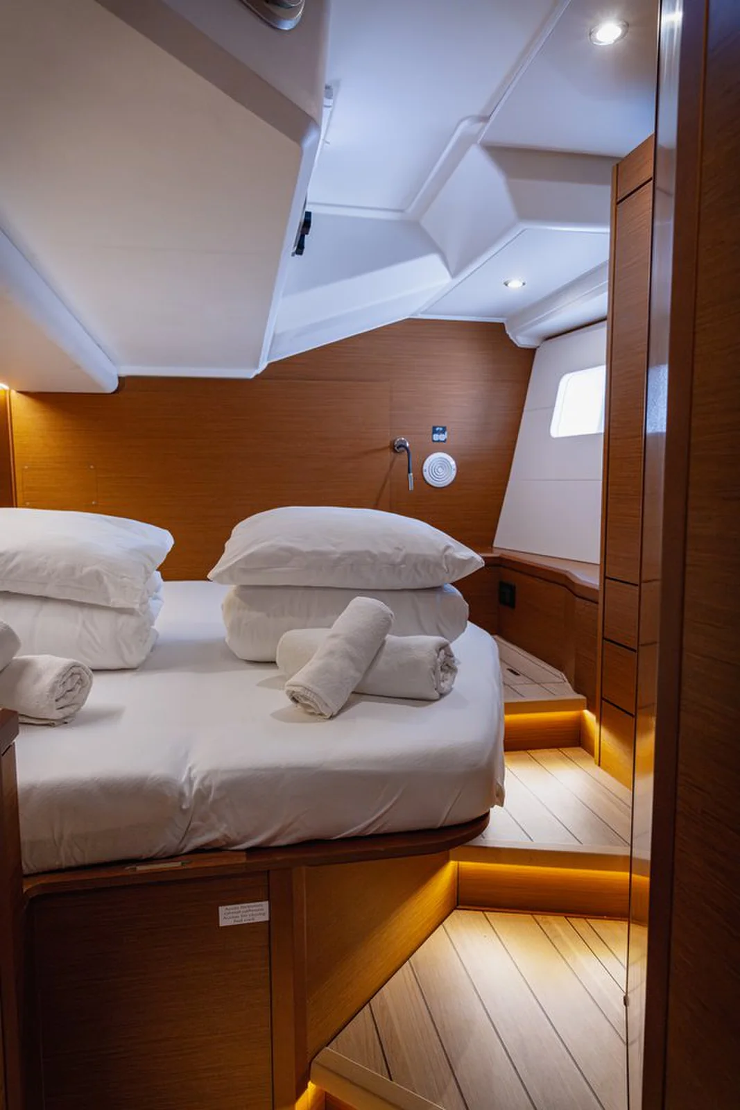 Yacht JEANNEAU 54 - El Yelmo - Foto 1