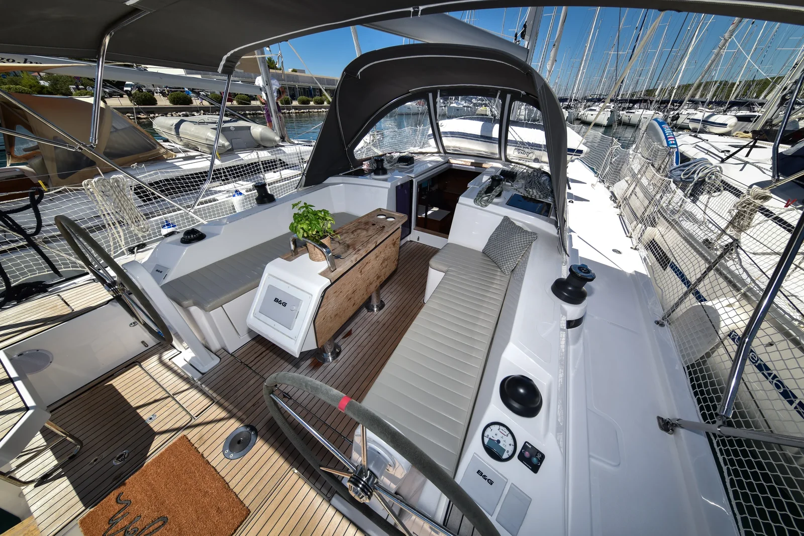 Yacht BAVARIA C38 - Seka VI - Foto 7