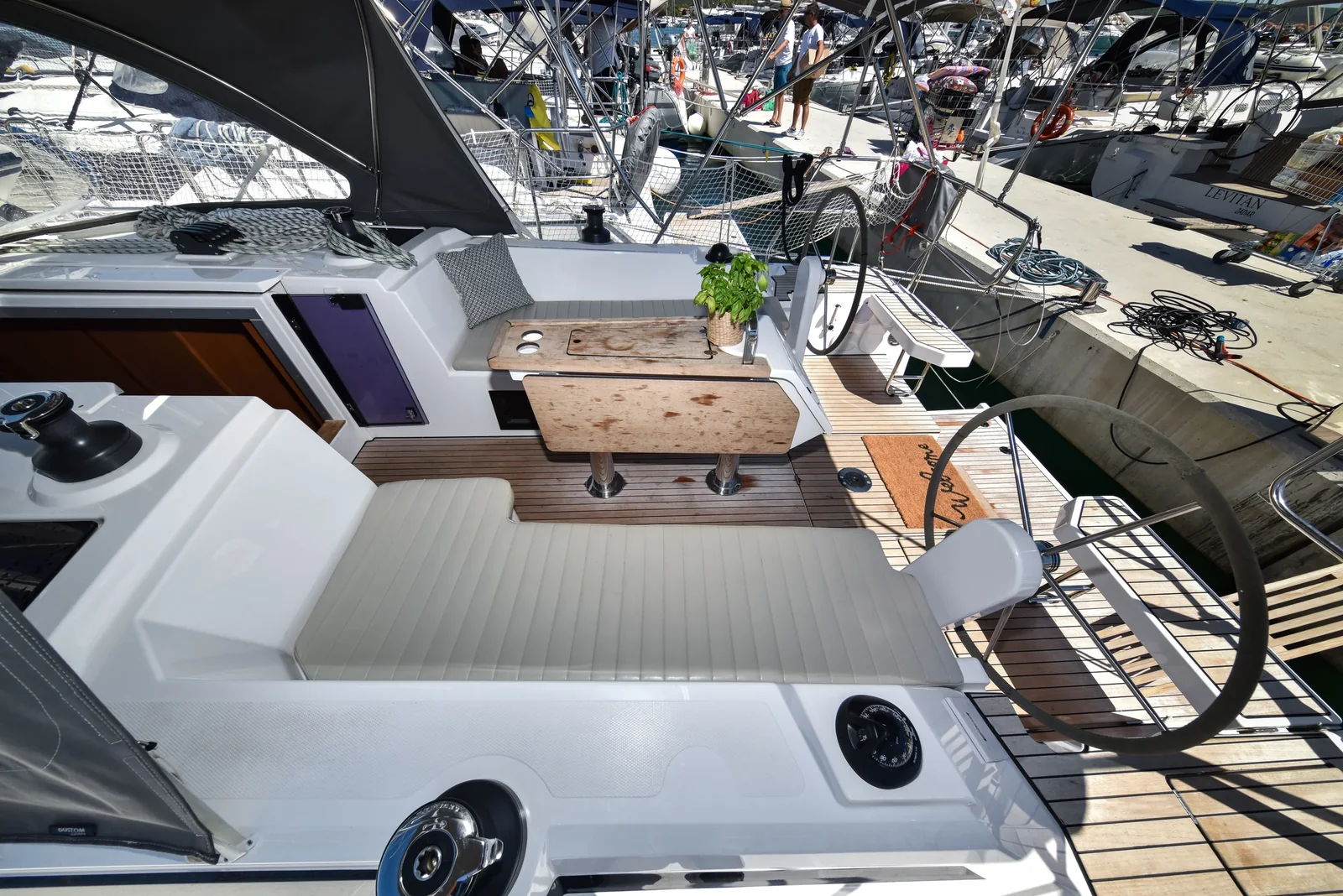 Yacht BAVARIA C38 - Seka VI - Foto 9
