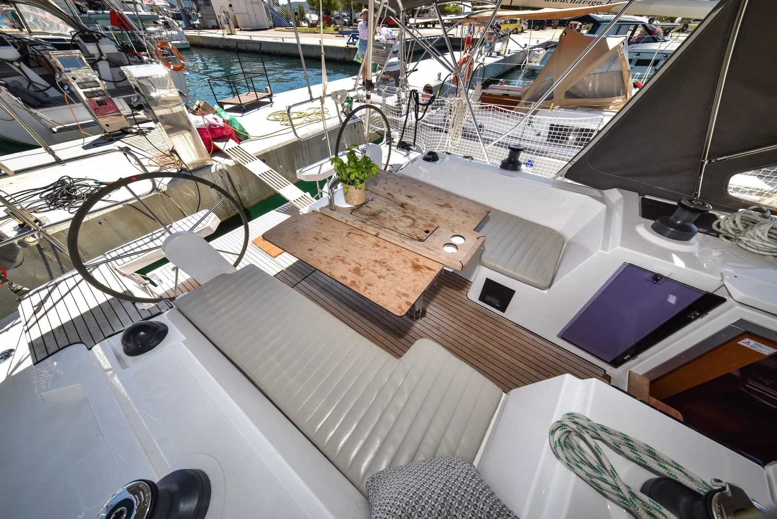 Yacht BAVARIA C38 - Seka VI - Foto 16