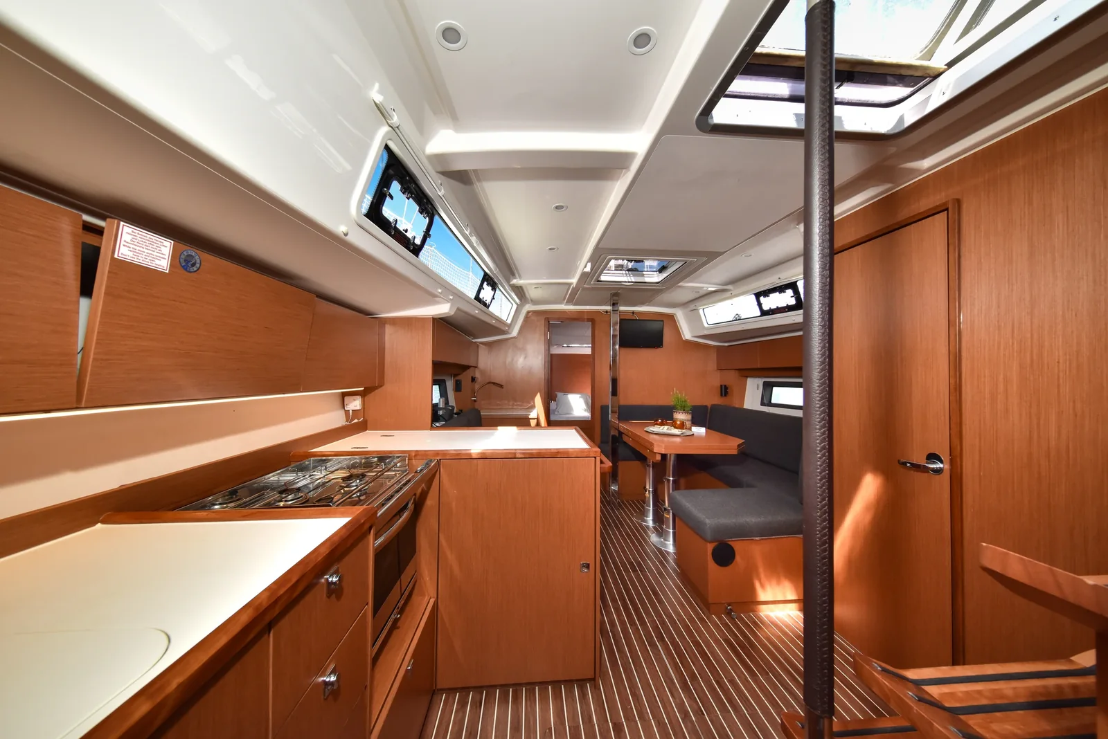 Yacht BAVARIA C38 - Seka VI - Foto 27