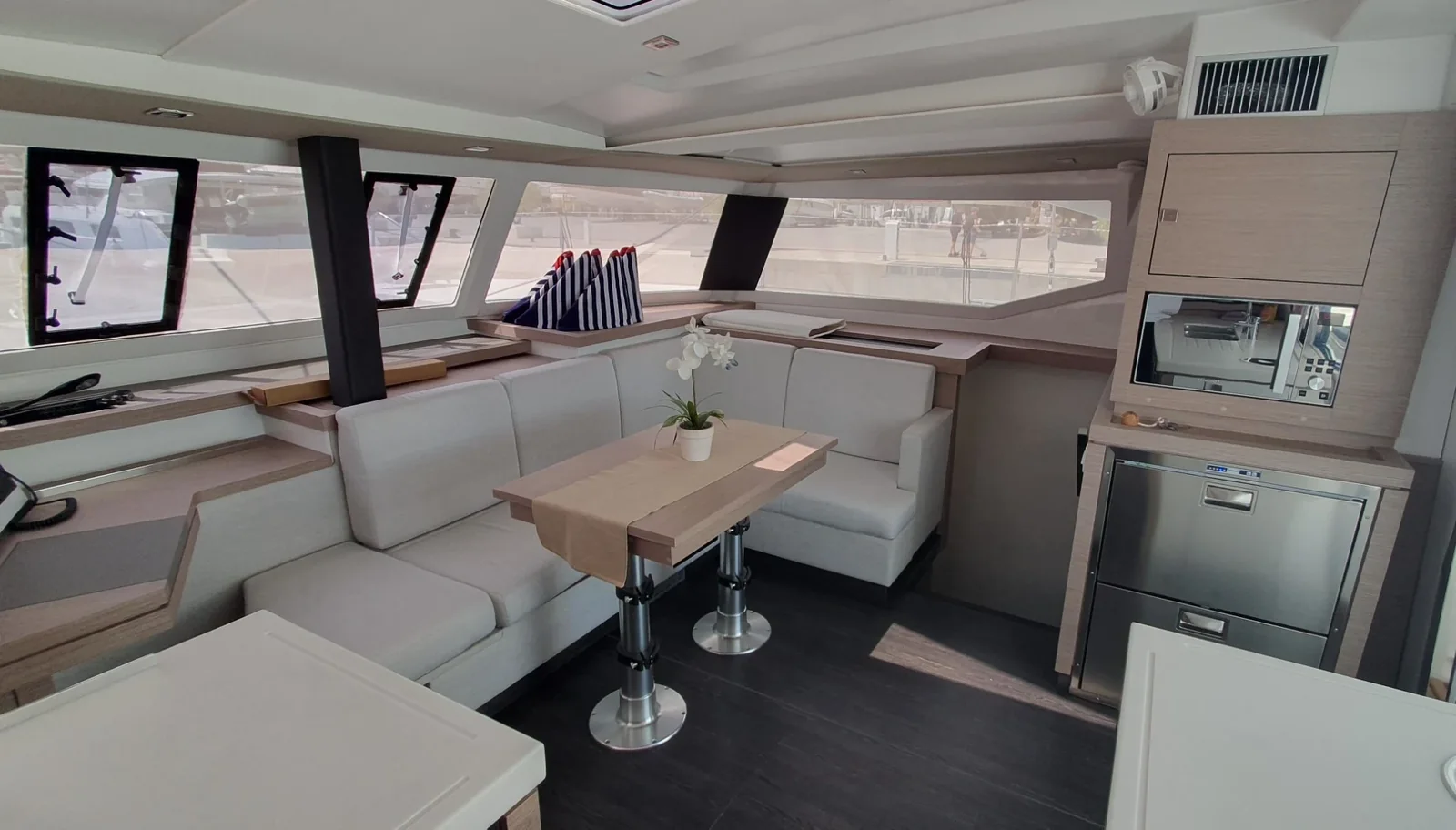 Yacht FOUNTAINE PAJOT Astrea 42 - Crazy Diamont - Foto 1