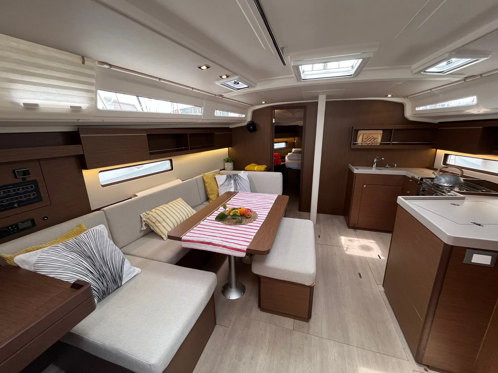 Yacht BENETEAU Oceanis 40.1 - Bibi One - Foto 1
