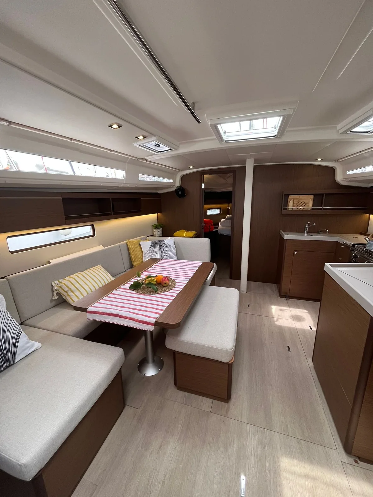 Yacht BENETEAU Oceanis 40.1 - Bibi One - Foto 1