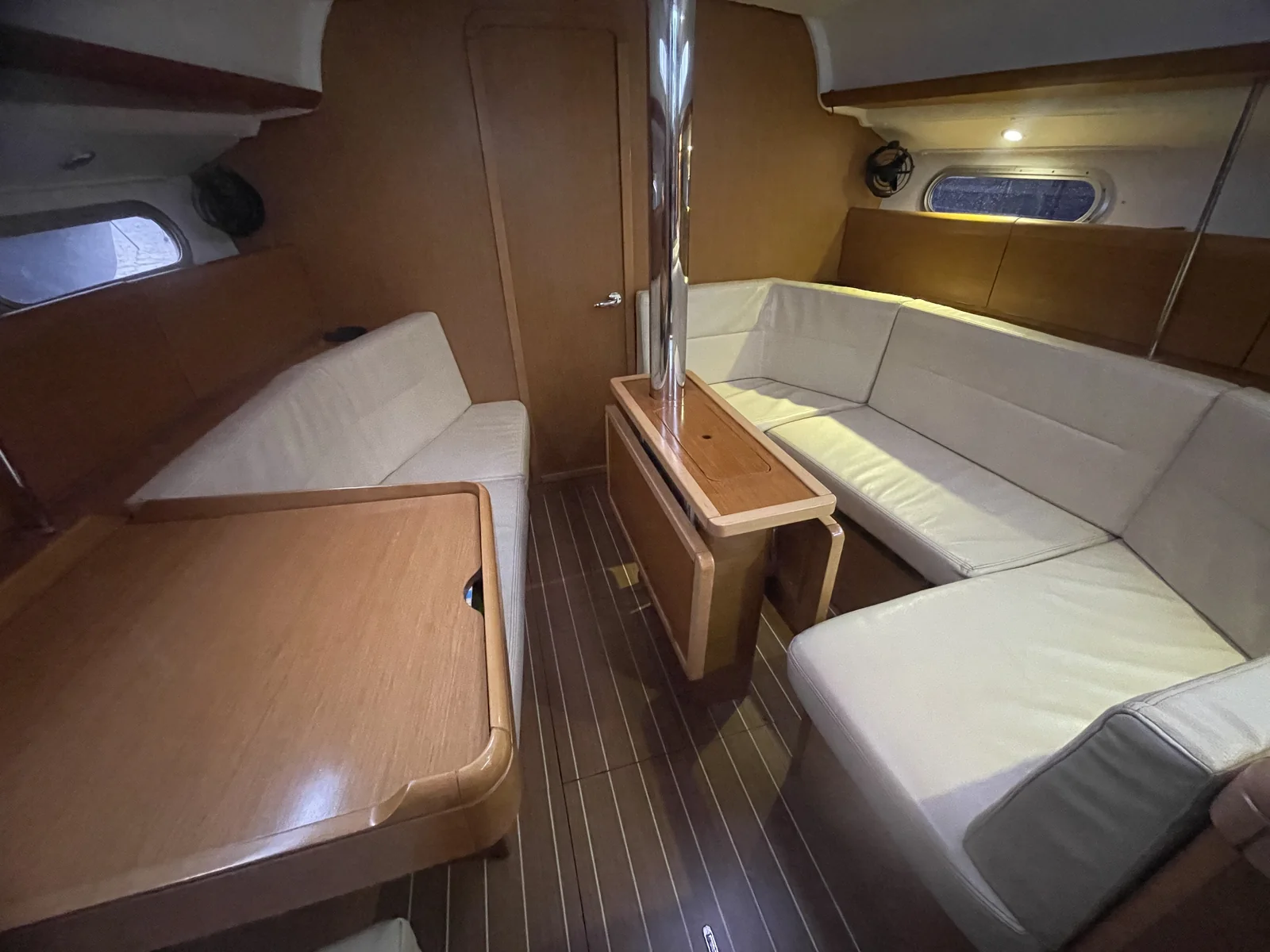 Yacht JEANNEAU Sun Odyssey 36i - Agatha - Foto 1