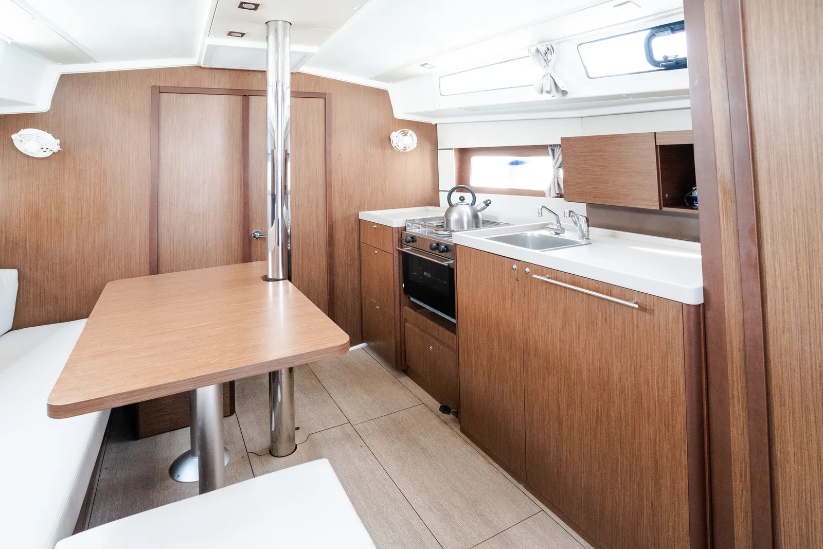 Yacht BENETEAU Oceanis 38.1 - Meli - Foto 1