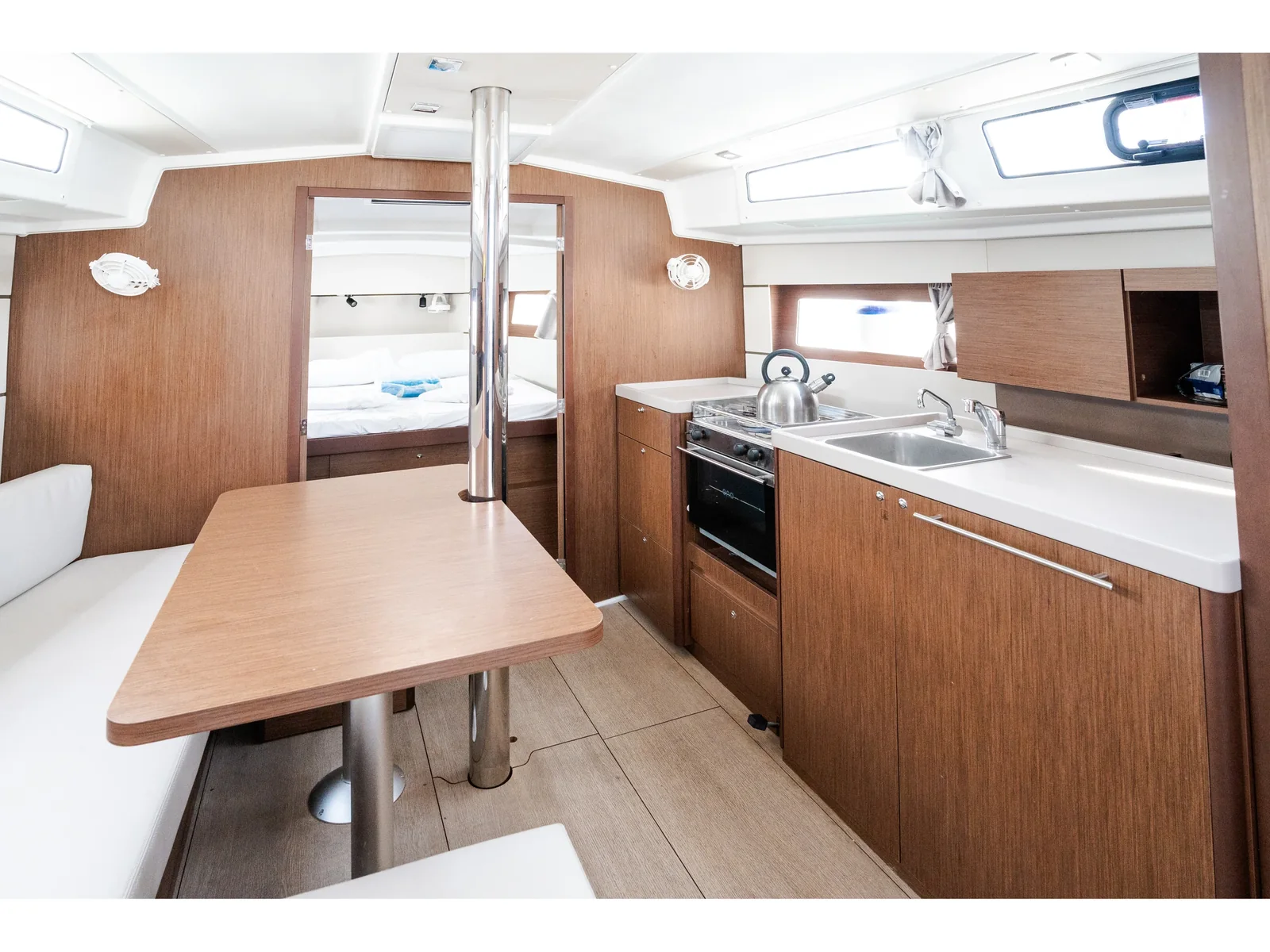 Yacht BENETEAU Oceanis 38.1 - Meli - Foto 1