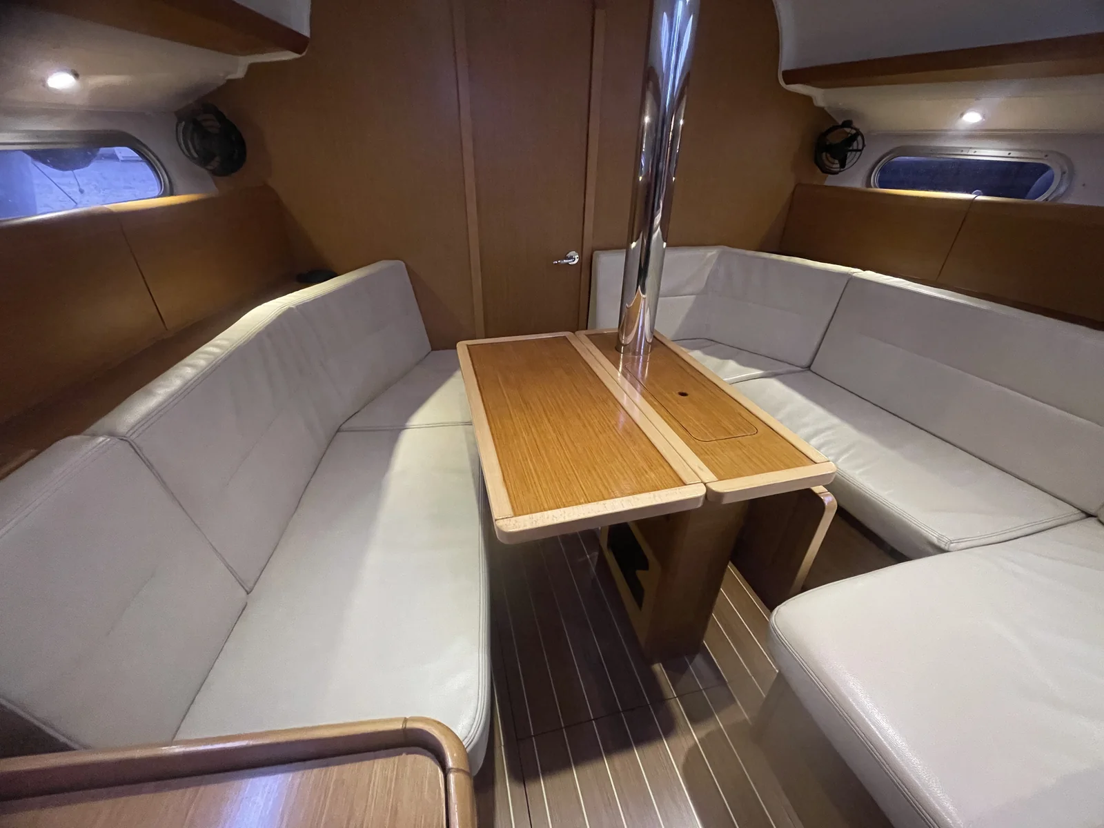 Yacht JEANNEAU Sun Odyssey 36i - Agatha - Foto 1