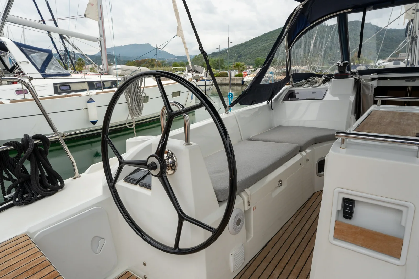 Yacht BENETEAU Oceanis 34.1 - Pluto - Foto 1