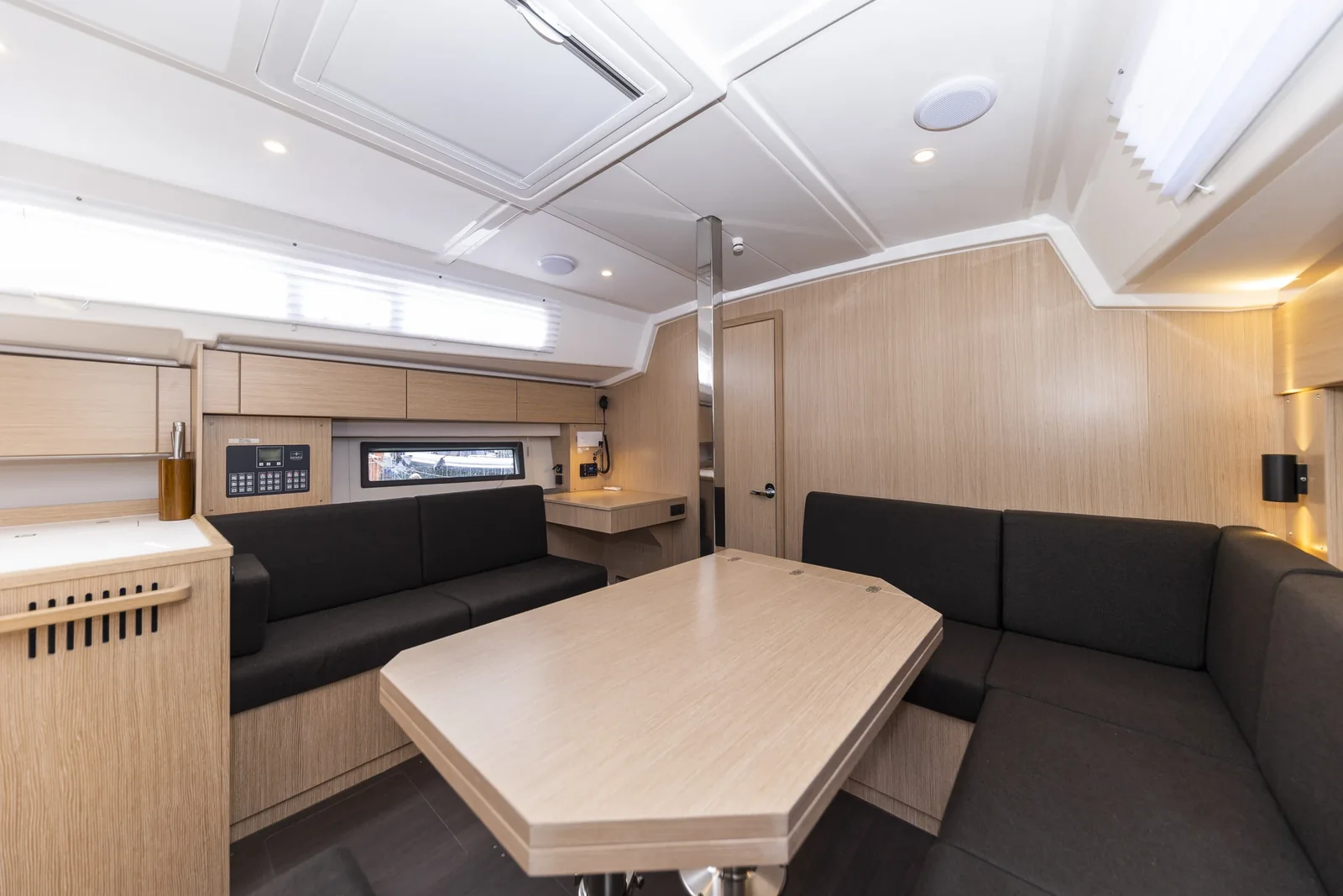 Yacht BAVARIA C42 - Marashino - Foto 1