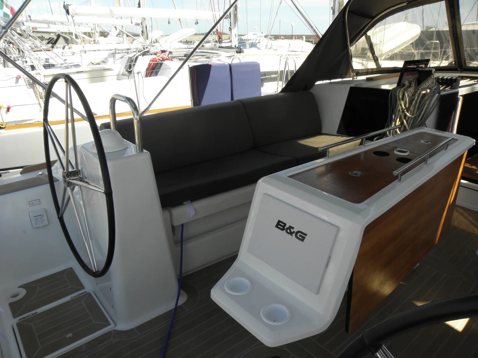 Yacht DUFOUR 460 Grand Large - Newt - Foto 1