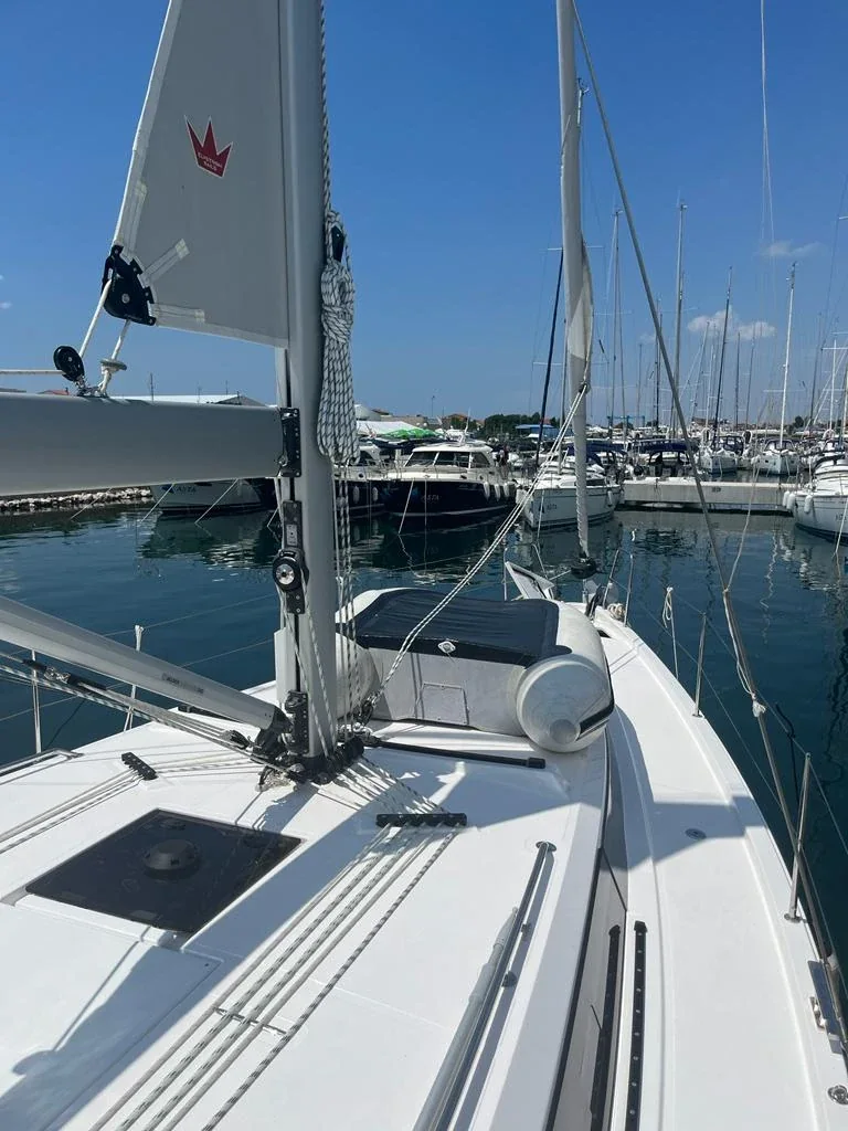 Yacht BAVARIA C42 - Kirka - Foto 1