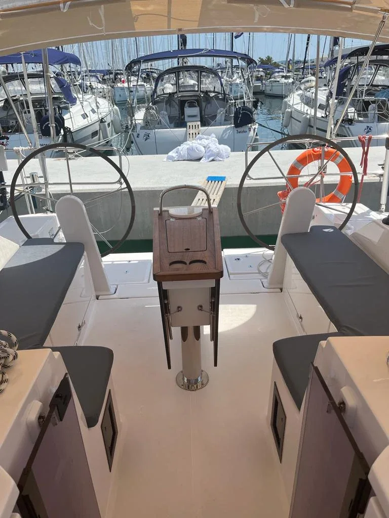 Yacht BAVARIA C42 - Kirka - Foto 1