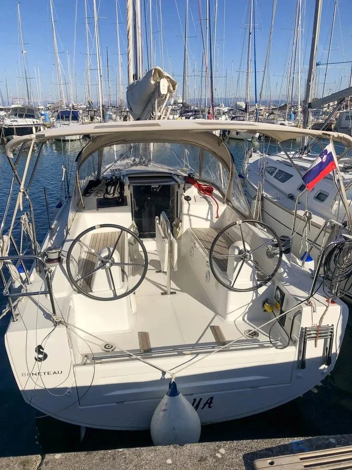 Yacht BENETEAU Oceanis 30.1 - Arya - Foto 1
