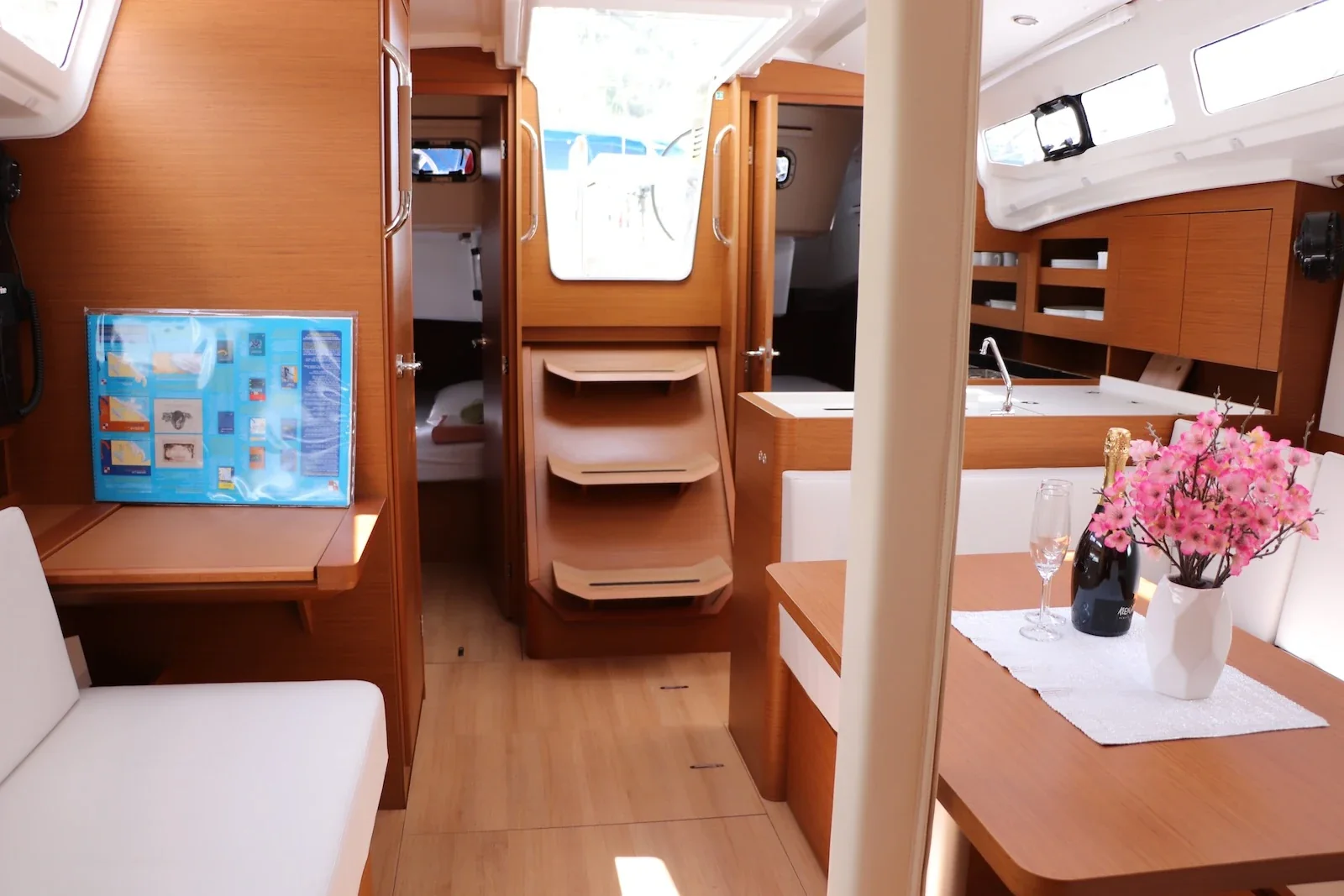Yacht JEANNEAU Sun Odyssey 380 - Bura Kiss - Foto 1