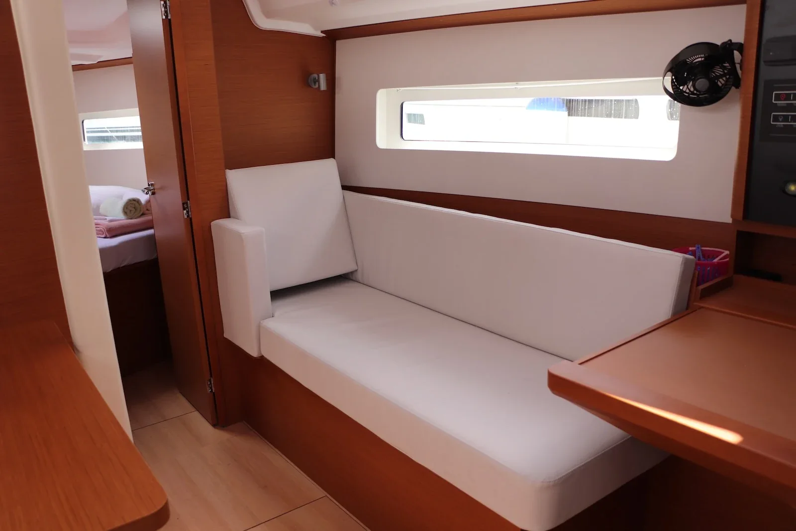Yacht JEANNEAU Sun Odyssey 380 - Bura Kiss - Foto 1