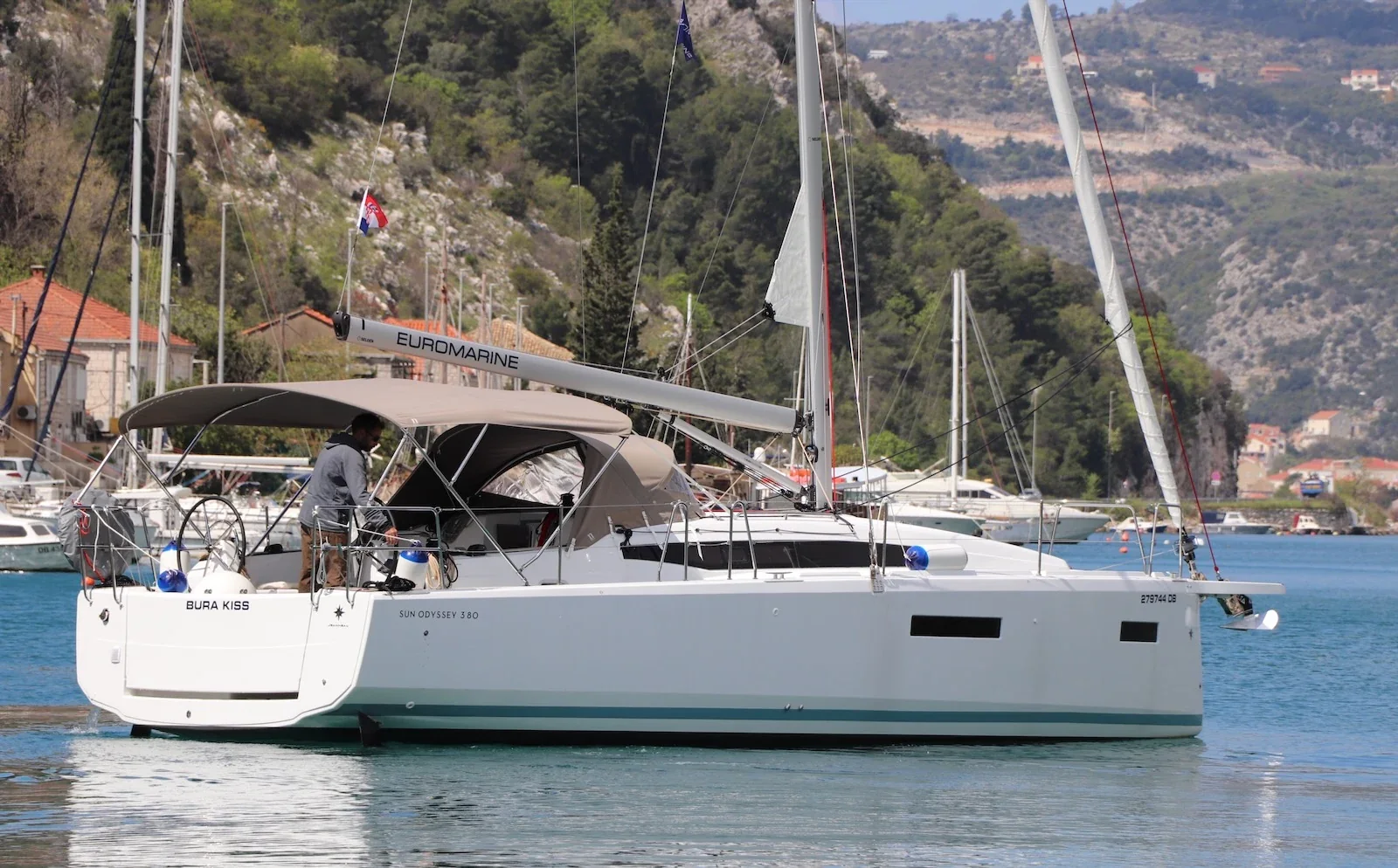 Yacht JEANNEAU Sun Odyssey 380 - Bura Kiss - Foto 1