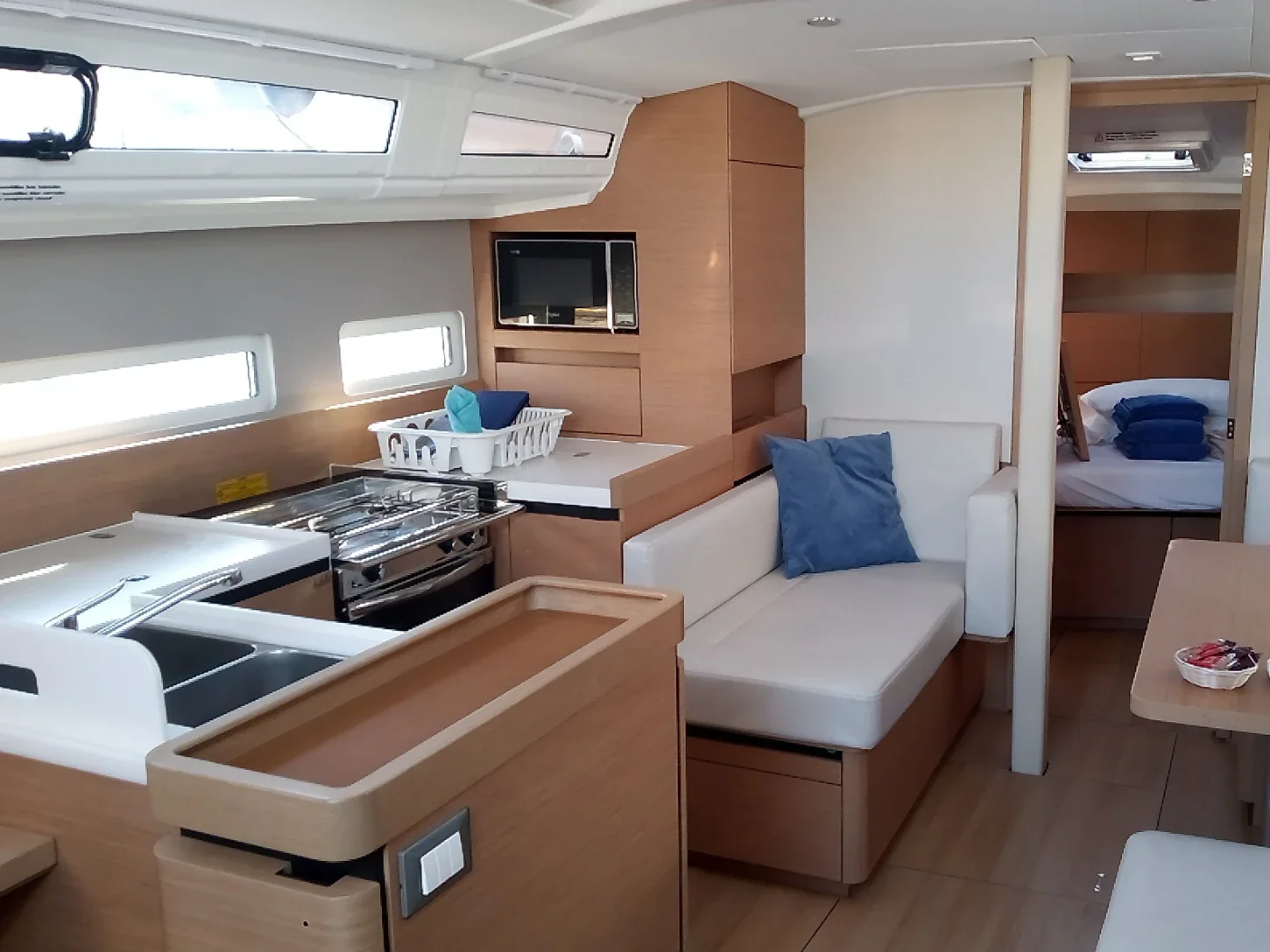 Yacht JEANNEAU Sun Odyssey 410 - Rocabruna