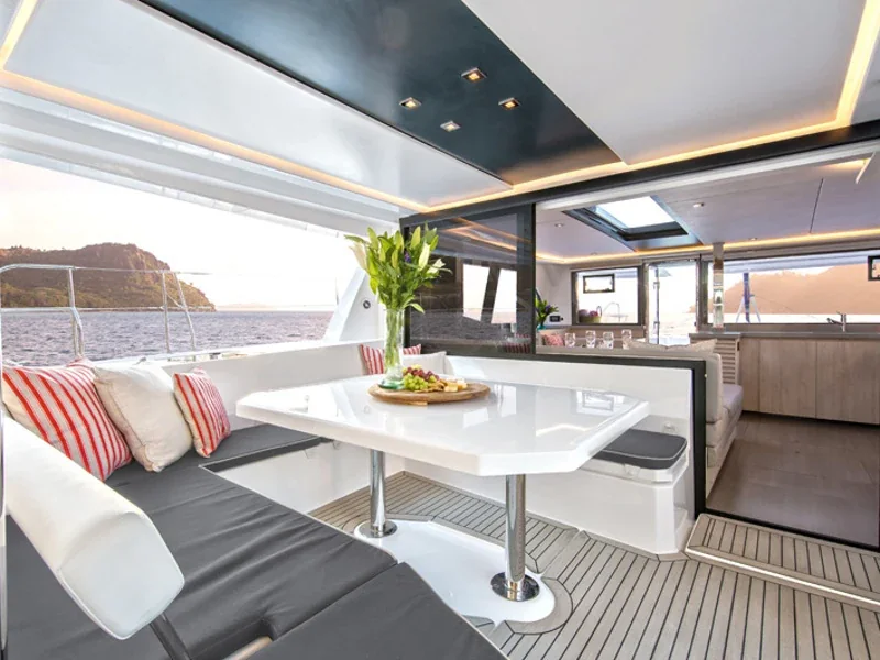 Yacht ROBERTSON AND CAINE Leopard 44 - Boomer