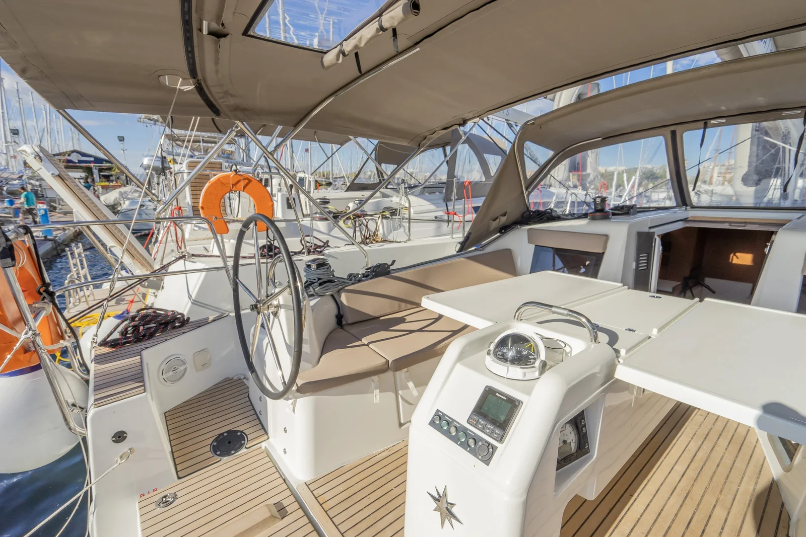 Yacht JEANNEAU Sun Odyssey 410 - High Time - Foto 1