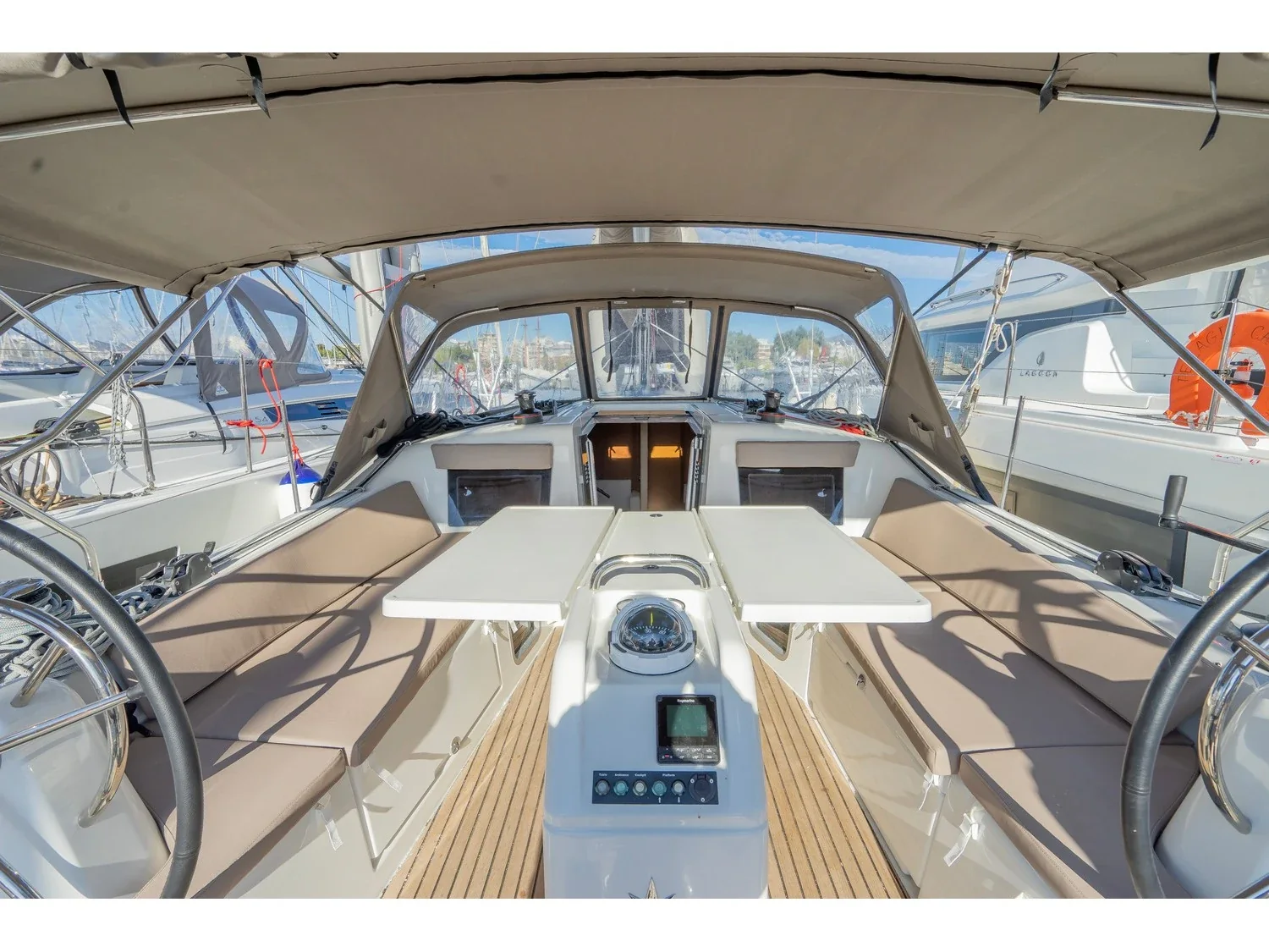 Yacht JEANNEAU Sun Odyssey 410 - High Time - Foto 1
